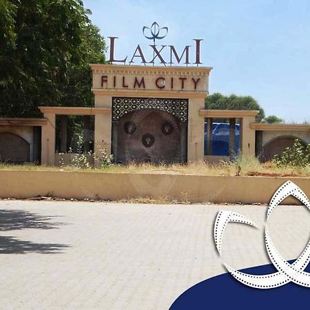 Laxmi Film City Resort ヴァドーダラー エクステリア 写真