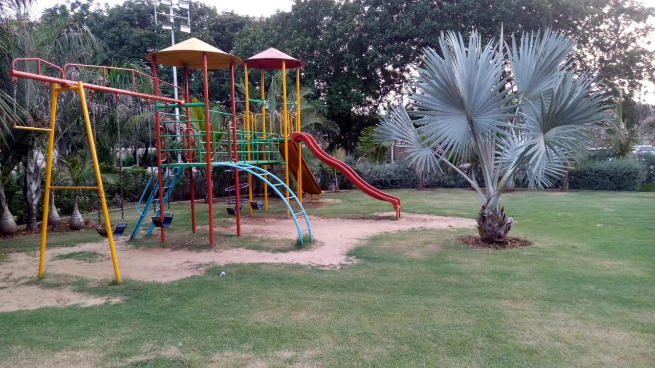 Laxmi Film City Resort ヴァドーダラー エクステリア 写真