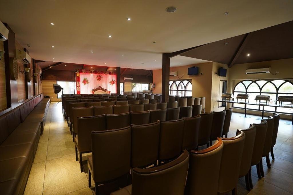 Laxmi Film City Resort ヴァドーダラー エクステリア 写真